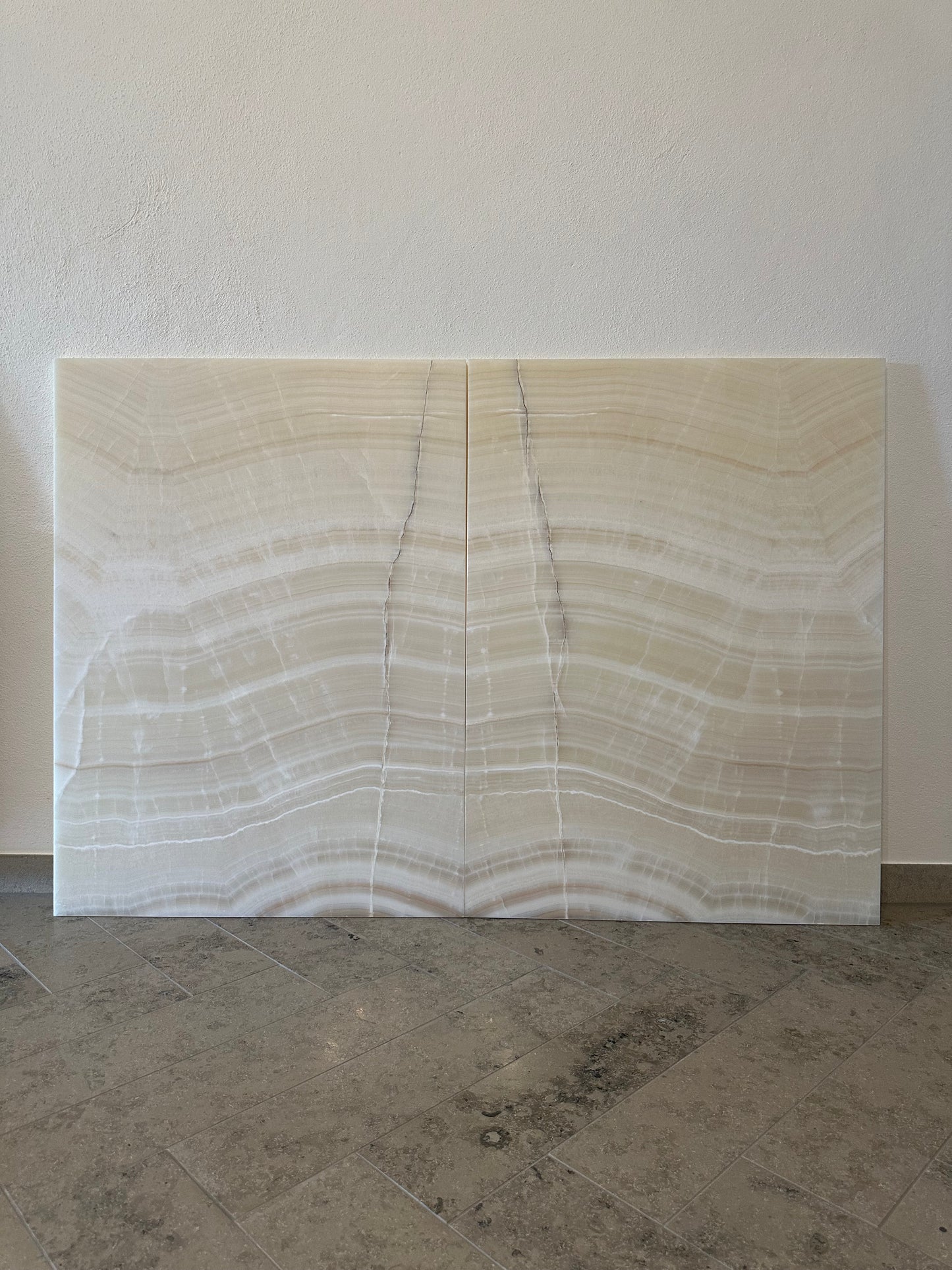 gespiegelte Wandplatten aus Onyx
