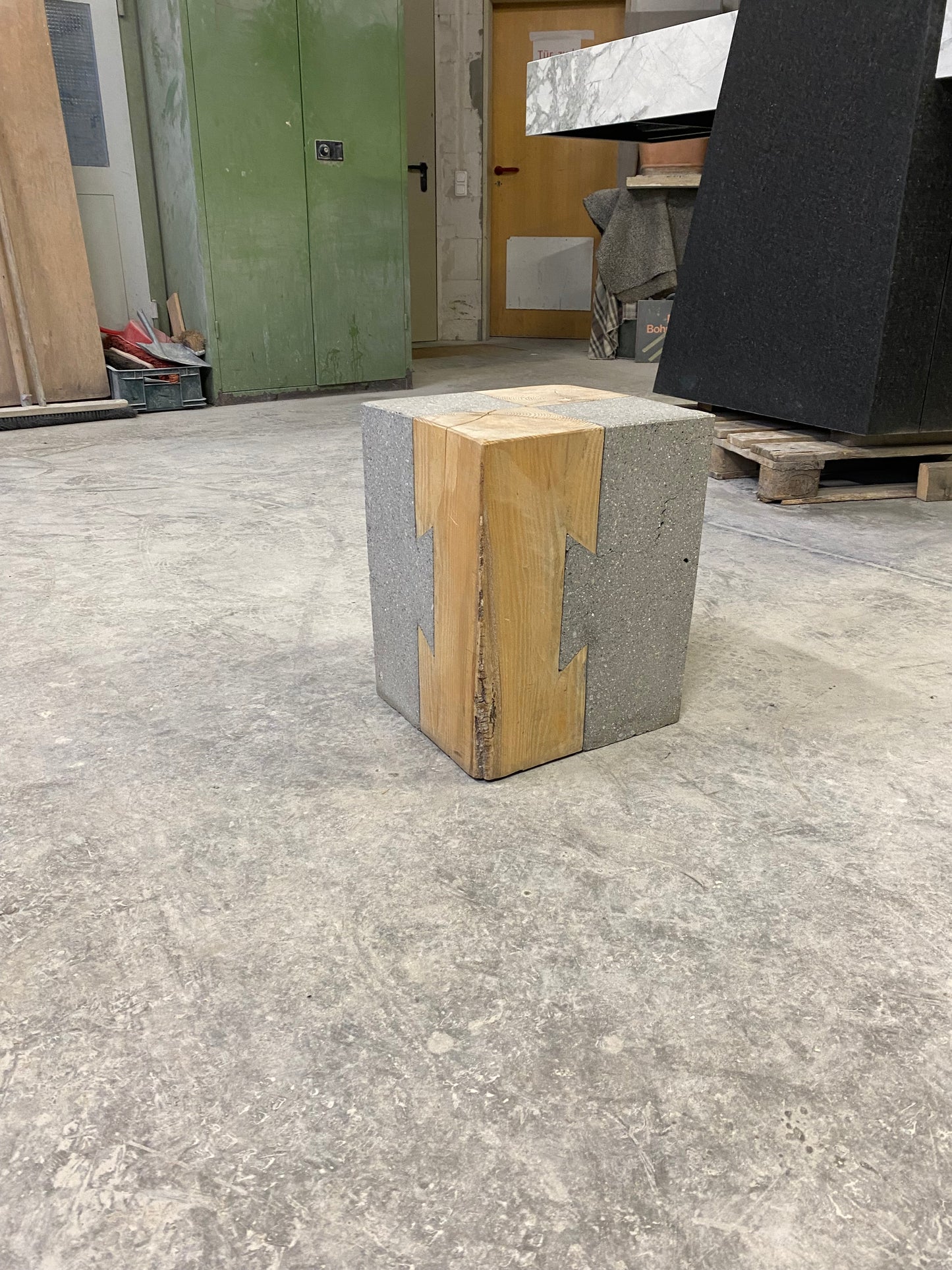 Schwalbenschwanz-Hocker